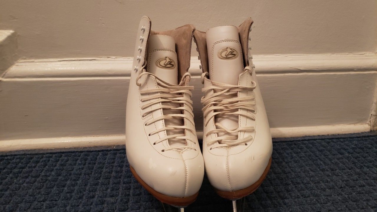 GAM SELECT Figure Ice Skates - Size 10 (Women)- White