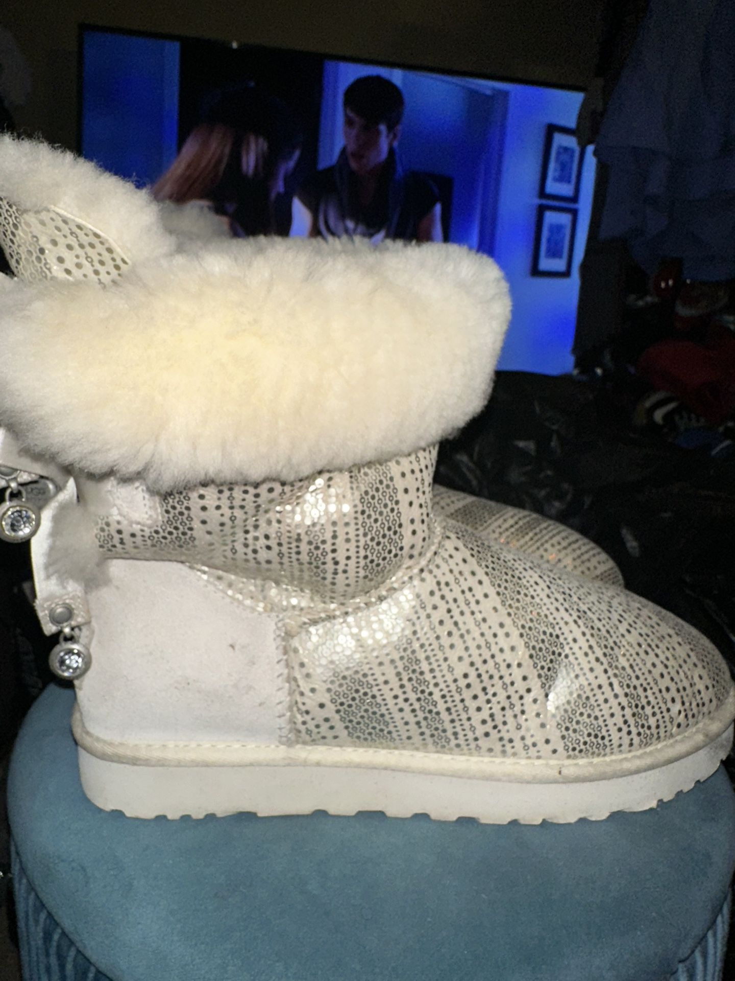 Ugg 1004791 Bailey Bow '' I DO'' Boots With BLING Womens size 10 Pre Owned