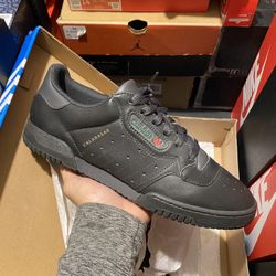 Adidas Yeezy Powerphase Black size 10.5 VNDS