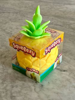 🍍💛 Sunny Days Squeeezy Pineapple Toy