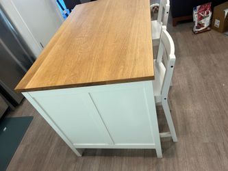 Kitchen island with chairs
