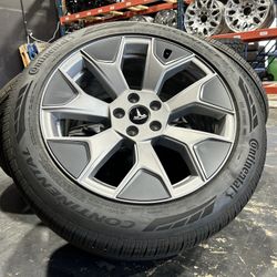 19” 2027 Tesla Model Y L Wheels Staggered 255/45R19 & 275/45R19 100% Tread SENSORS 