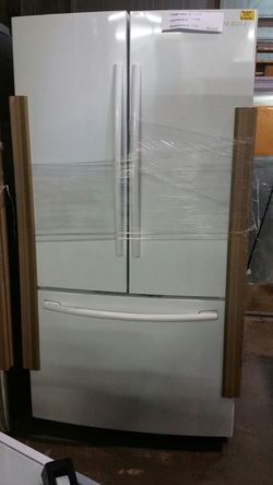 Samsung refrigerator with under freezer