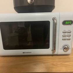 Emerson Retro Microwave 