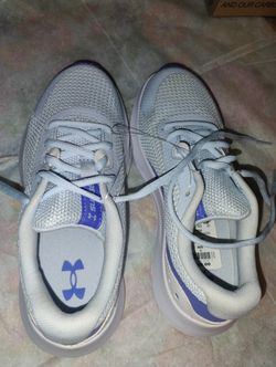 Under Armour Girls Shoes Size 4