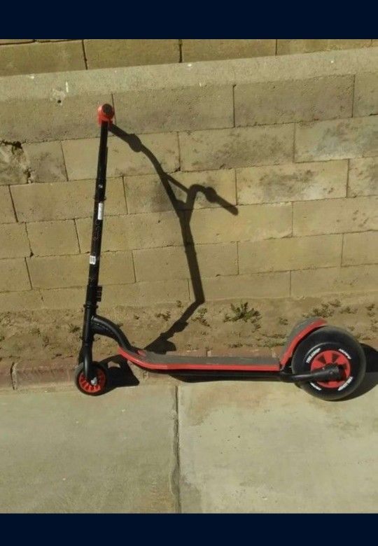 Tail Whip  Adult Scooter By Huffy