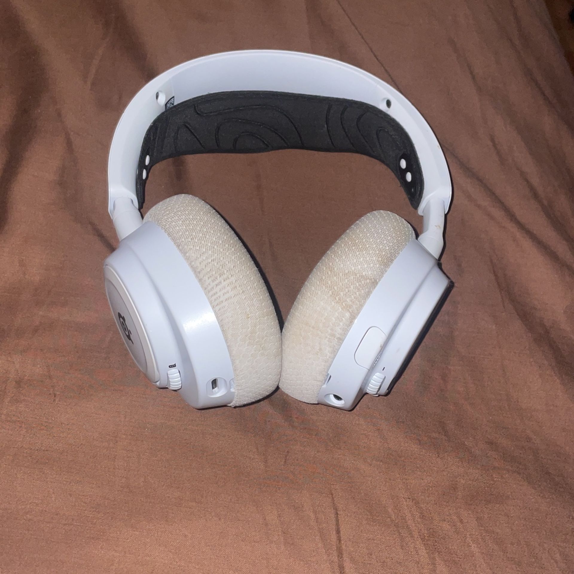 Wireless USB-C gaming Headset