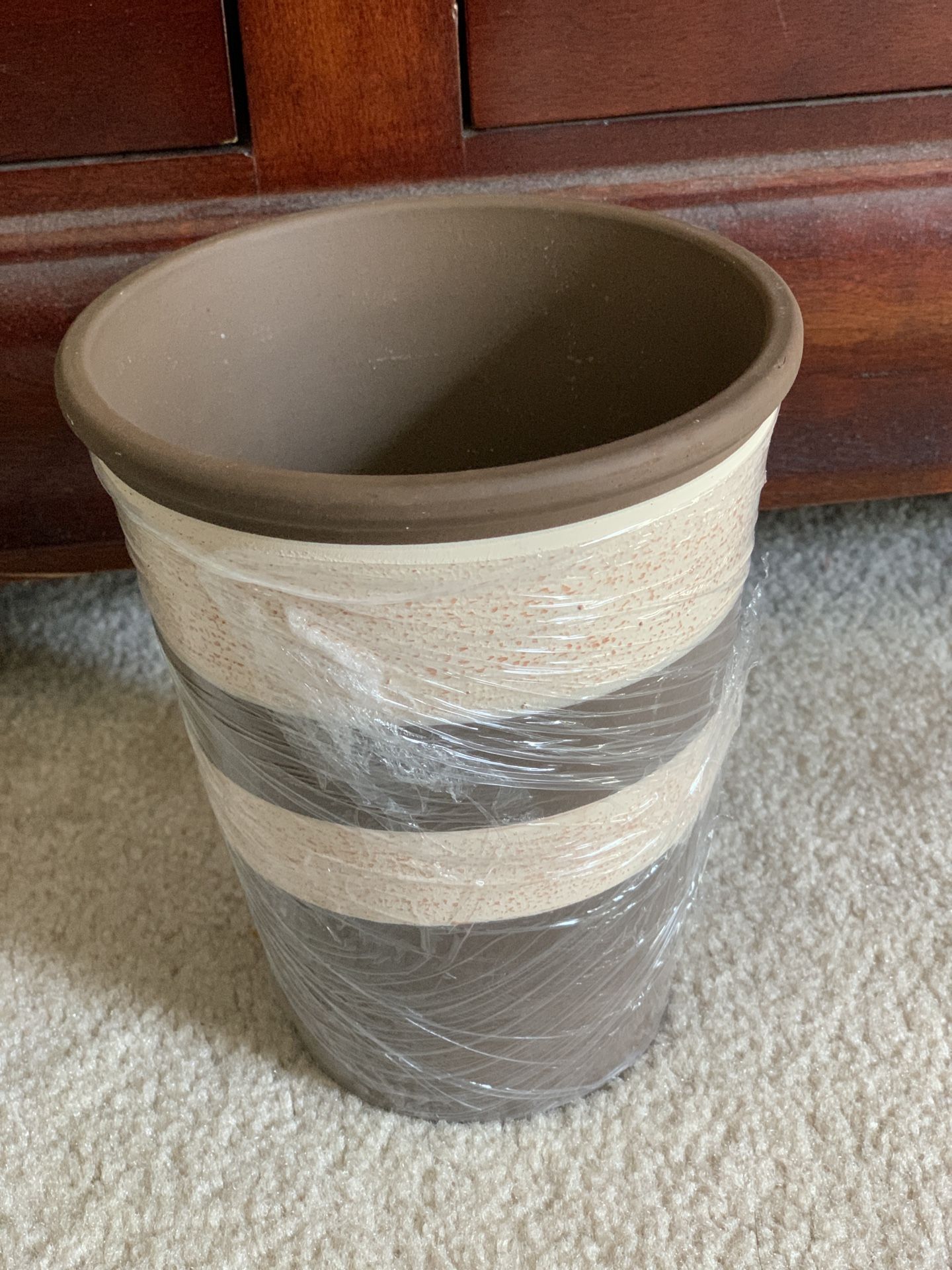 New Decorative Ceramic Cream and Brown Color Plant Pot Cash Only