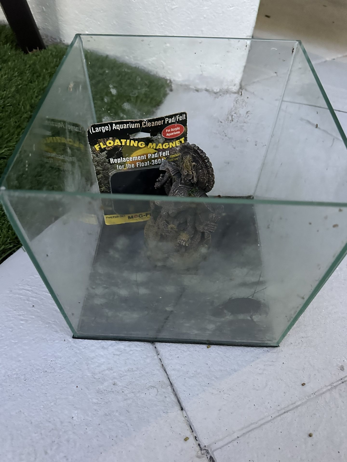 3 Gallon Rimless Fish Tank With Decoration And Pad