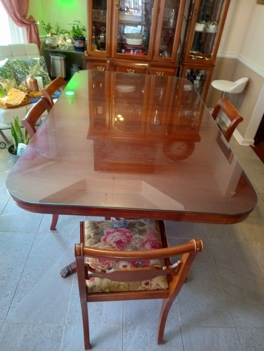 Wooden Dining Room Table W/5 Chairs