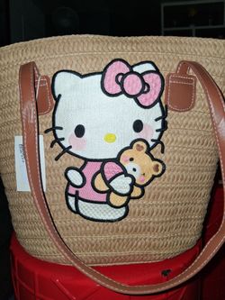 Hello kitty 👜