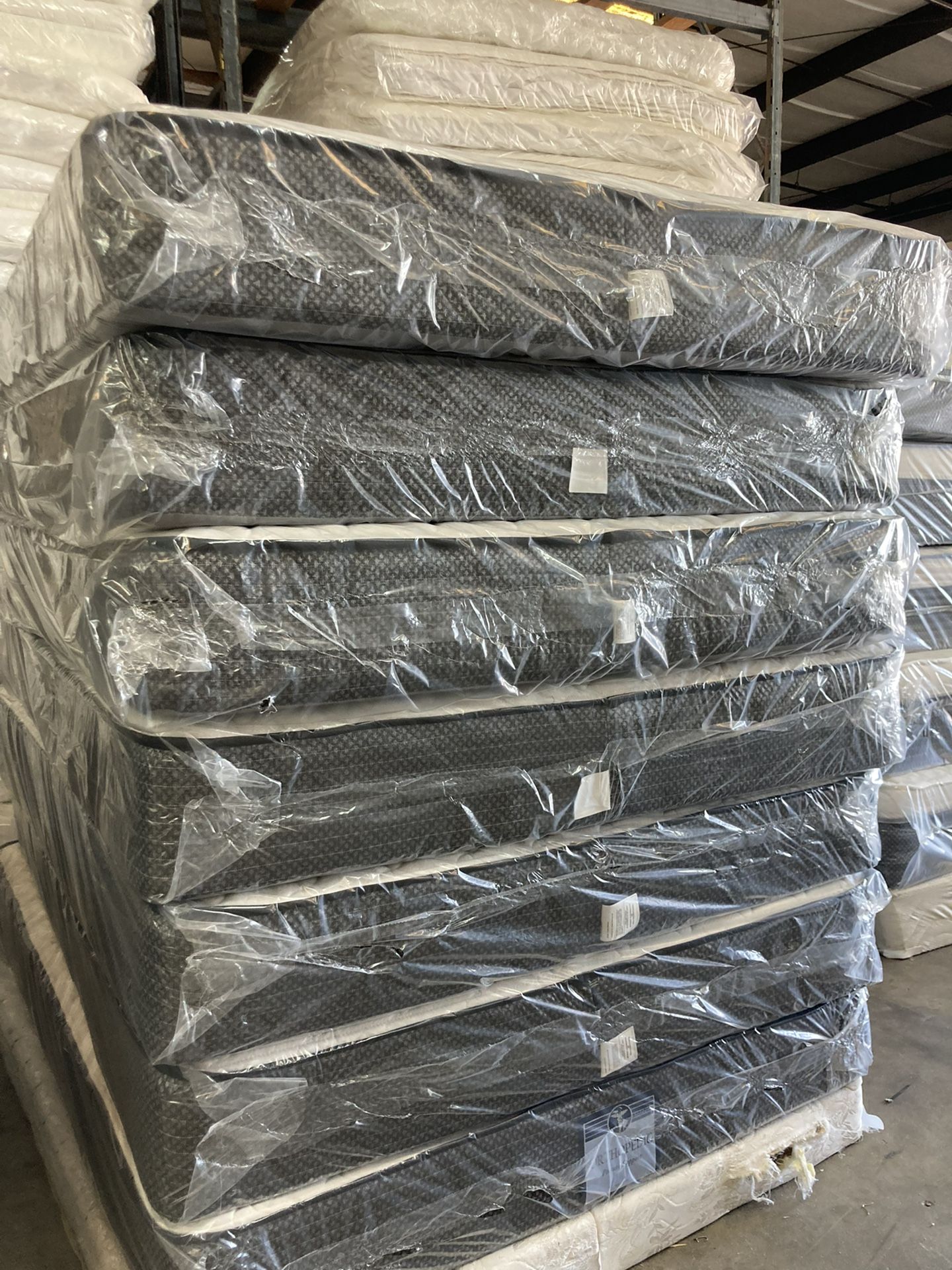 🙌🏼🙌🏼70 % OFF PLUSH TOP MATTRESS STARTING AT $150 WITH FREE BOX SPRING!!!!BEST PRICE IN TOWN WHOLESALE PRICE 🙌🏼🙌🏼