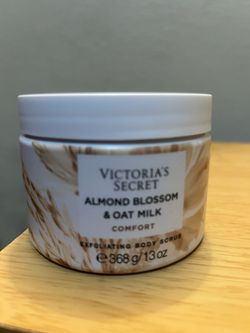 Almond Blossom & Oat milk Scrub