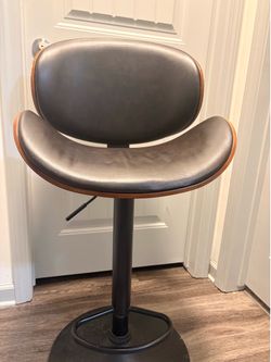 Bar stool