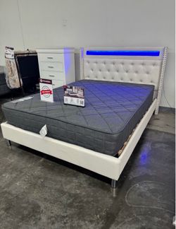 New queen bed with mattress