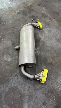 (522) 17-25 Cadillac Xt5 Rear Muffler Exhaust 2017 2018 2019 2020 2021 2022 2023 2024 2025