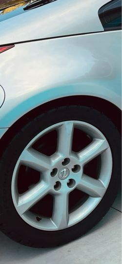 Nissan OEM Alloy Wheel with Tire
