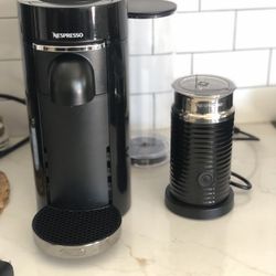 Black VertuoPlus Deluxe Coffee and Espresso