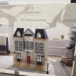 Dollhouse Hearth & Hand with Magnolia Kids' Row House Dollhouse New in Box