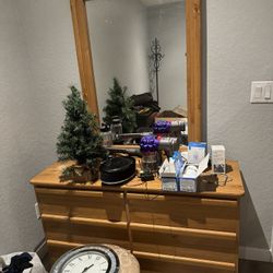 Dresser With Mirror 
