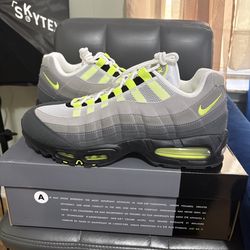 Air max 95 Neon OG SZ 12m 10m & 6 & 7Y 