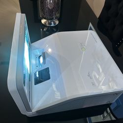 Short Throw Projector