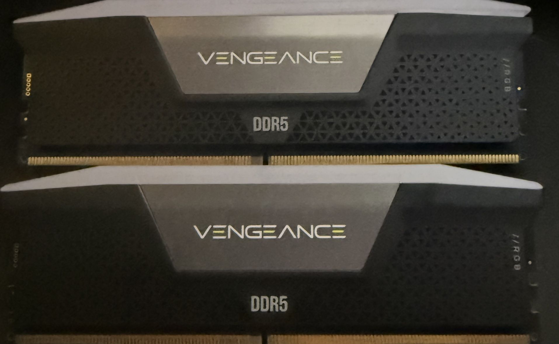 CORSAIR VENGEANCE RGB DDR5 RAM 32GB (2x16GB) 6400MHz