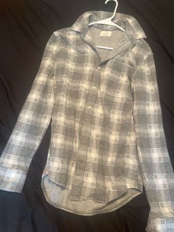 Gray & White Plaid Button-Up long sleeve Shirt