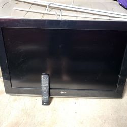 32" LG TV W/REMOTE.....NOT A SMART TV