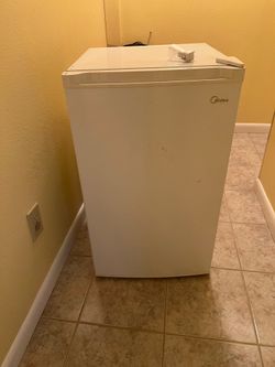 Mini freezer stand alone