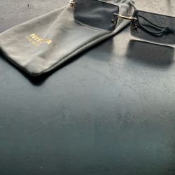 Niepa glasses comes with the bag