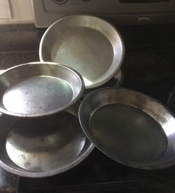5 old pie pans
