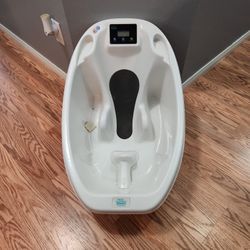 AquaScale Baby Bathtub