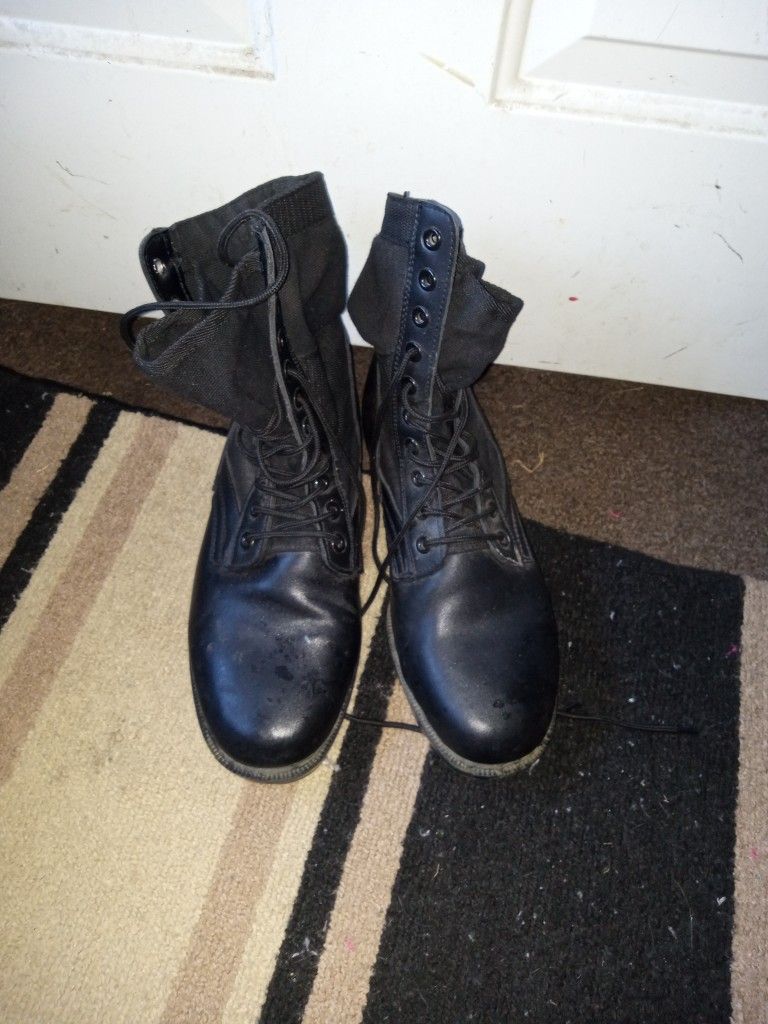 Men's Boots Good Condition Size 12$10.00