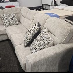 🎀Lonoke 2-Piece Sectional with Chaise
Ashley Furniture$20 Down Payment and delivery available 