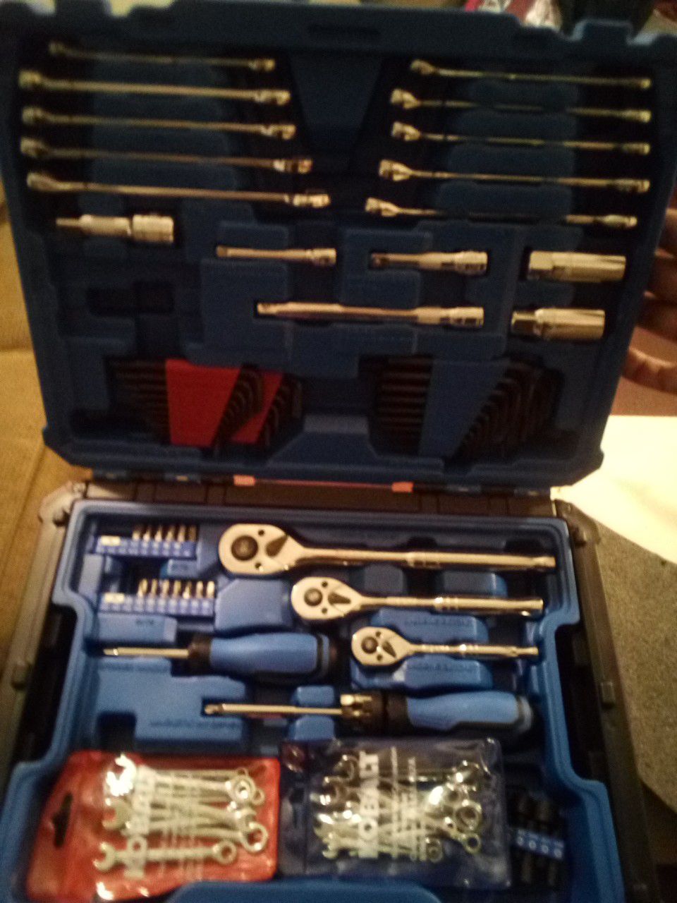250 pieaces tool box brand-new
