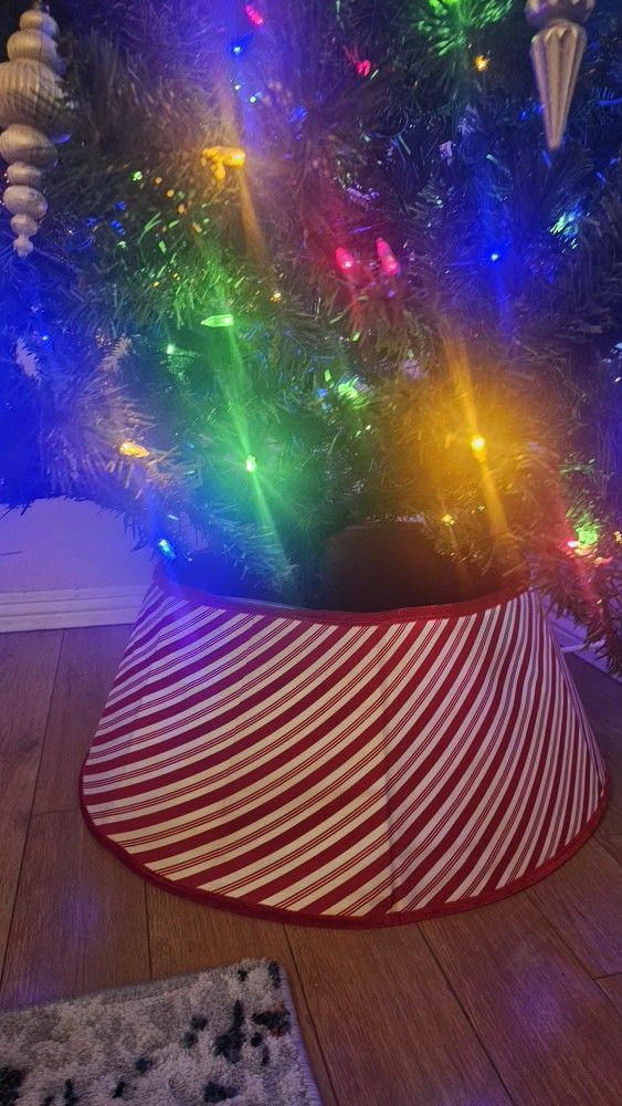 Tree Collar, 2 Xmas Pillows