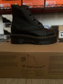 Dr. Martin’s Sinclair boots woman