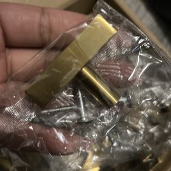 15  pieces gold cabinet