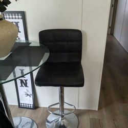 Selling Dining Table With Chairs 