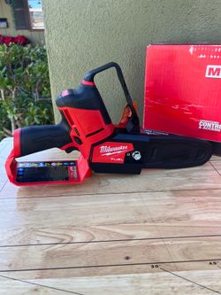 Milwaukee (2527-20) M12 FUEL 6 in. 12V Lithium-lon Brushless Electric Cordless Battery Pruning Saw HATCHET (Tool-Only)