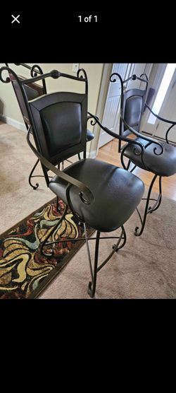 3 Swival bar stools