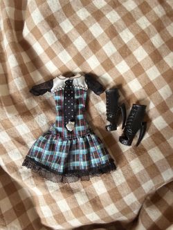 Monster High Frankie Stein 1st Wave plaid Dress and Clawvenus Freaky Fusion doll heels