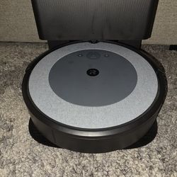🧹 LIKE NEW - iRobot Roomba i5+ Self-Emptying Vacuum + Extra New Parts