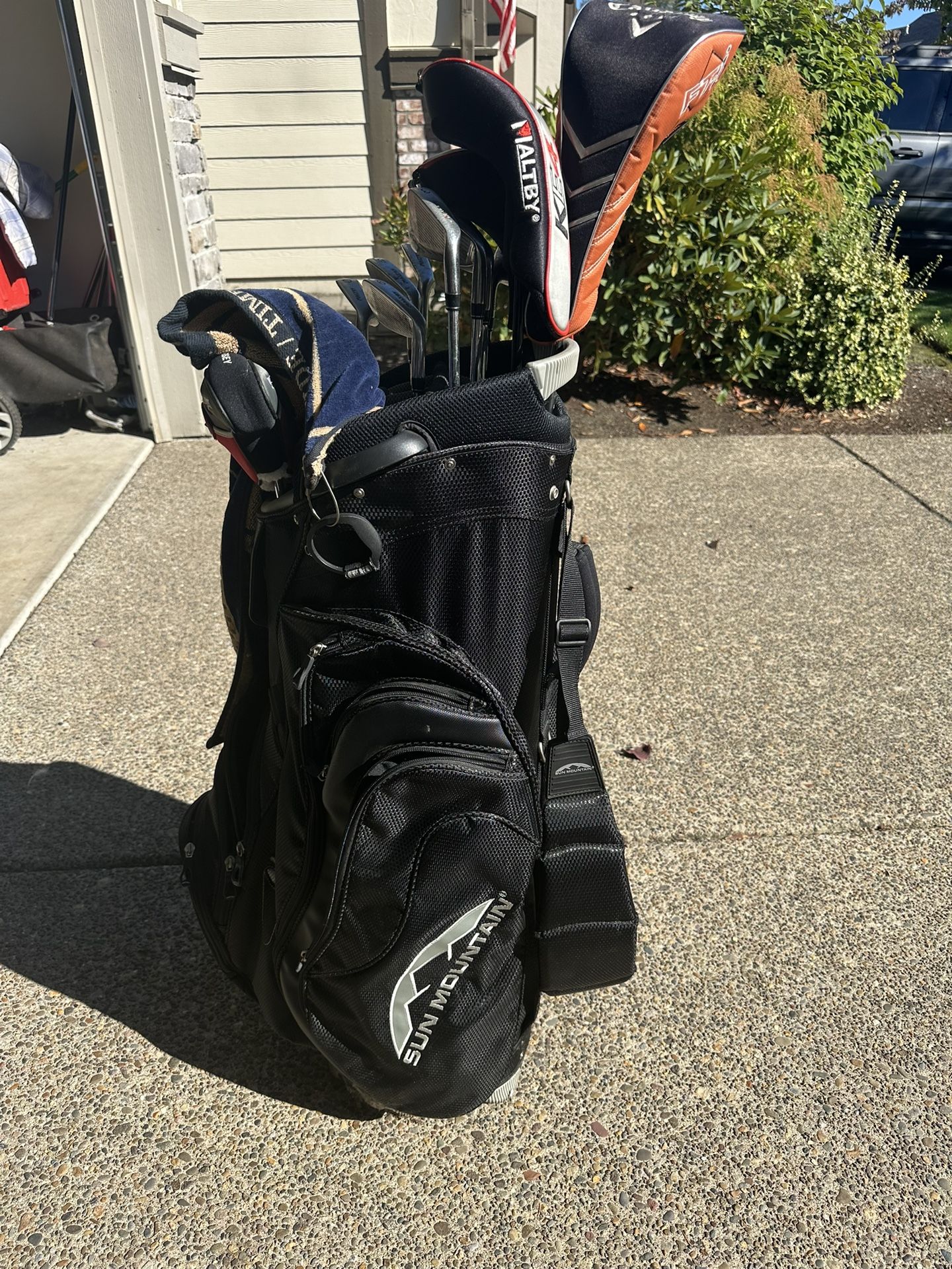Used Sun Mountain Golf Bag & Pull Cart