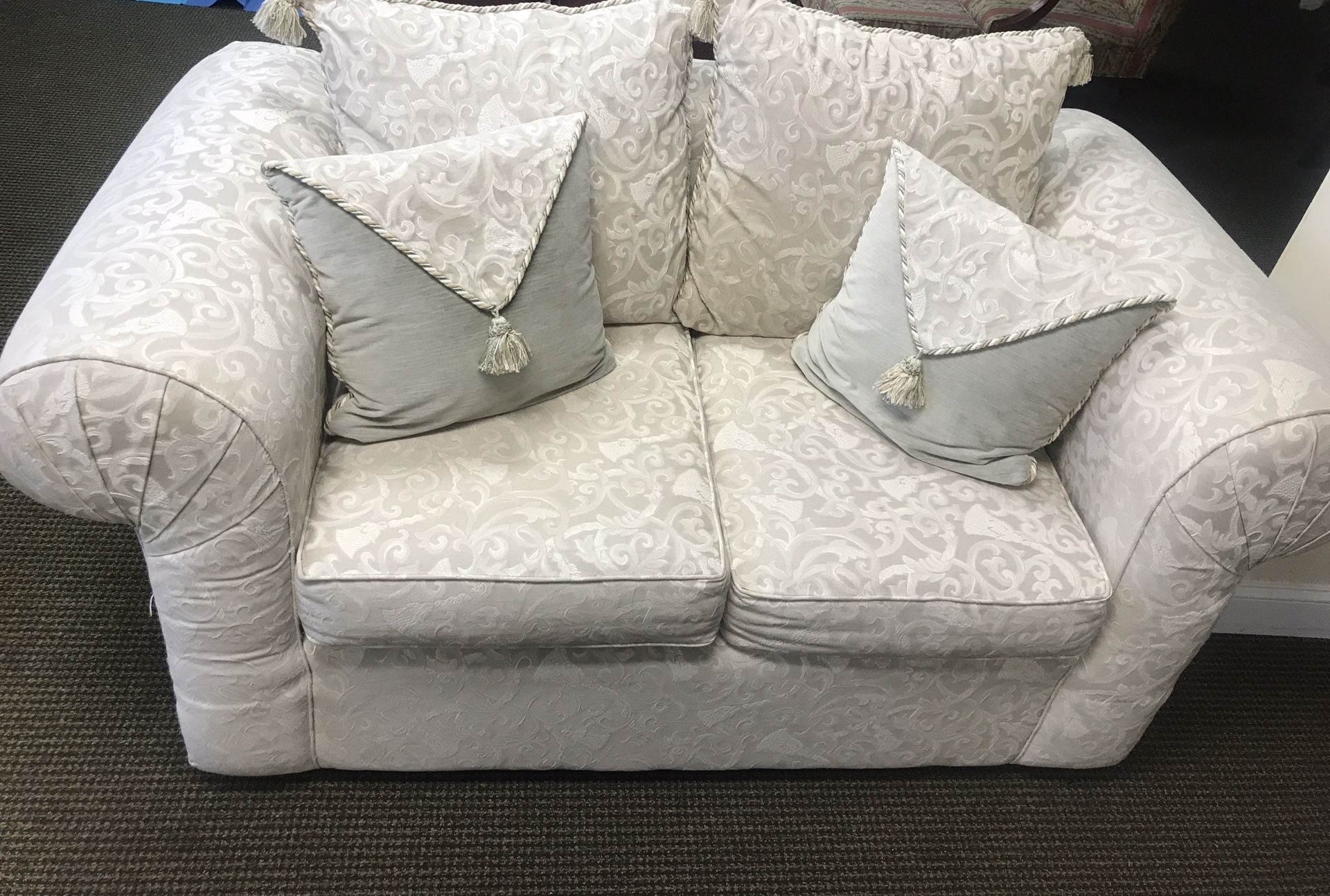 Thomasville 3 piece sofa set in brand new condition!!!