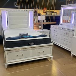 Queen Bed Set( No Mattress Included) Queen Bed, Night Stand, Dresser, And Mirror