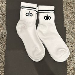 2 Pack Alo Yoga Unisex Throwback Socks