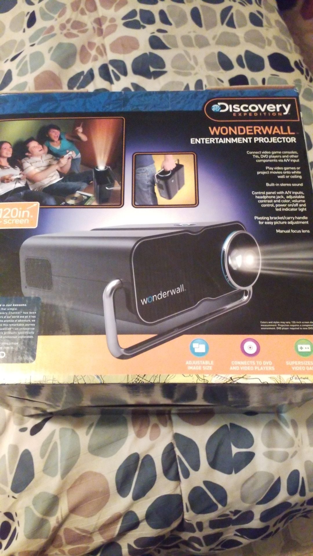 DISCOVERY EXPEDITION WONDERWALL ENTERTAINMENT PROJECTOR 120 IN. SCREEN