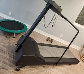 Working treadmill, wheels for easy moving.
